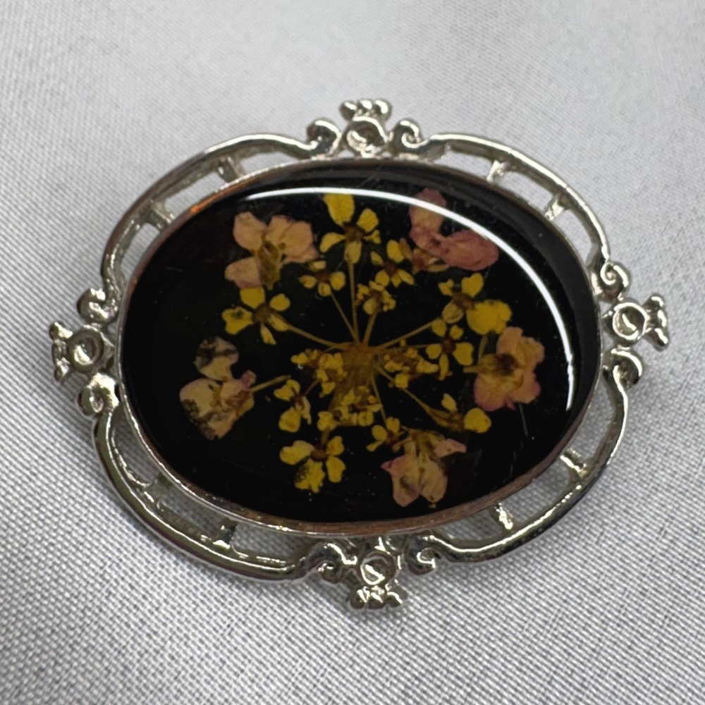 Unbranded Brooch Unisex OS Black Good Pressed Flower Resin Silver Filigree